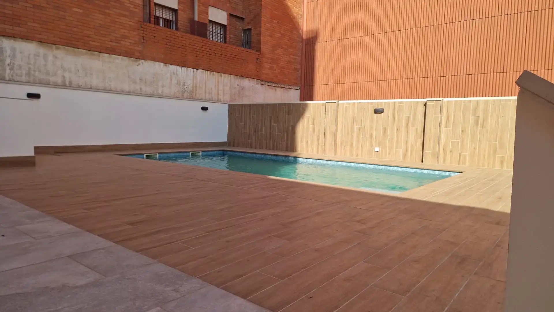 Schwimmbecken von Wohnung zum Verkauf in Sant Boi de Llobregat mit Klimaanlage, Heizung und Abstellraum