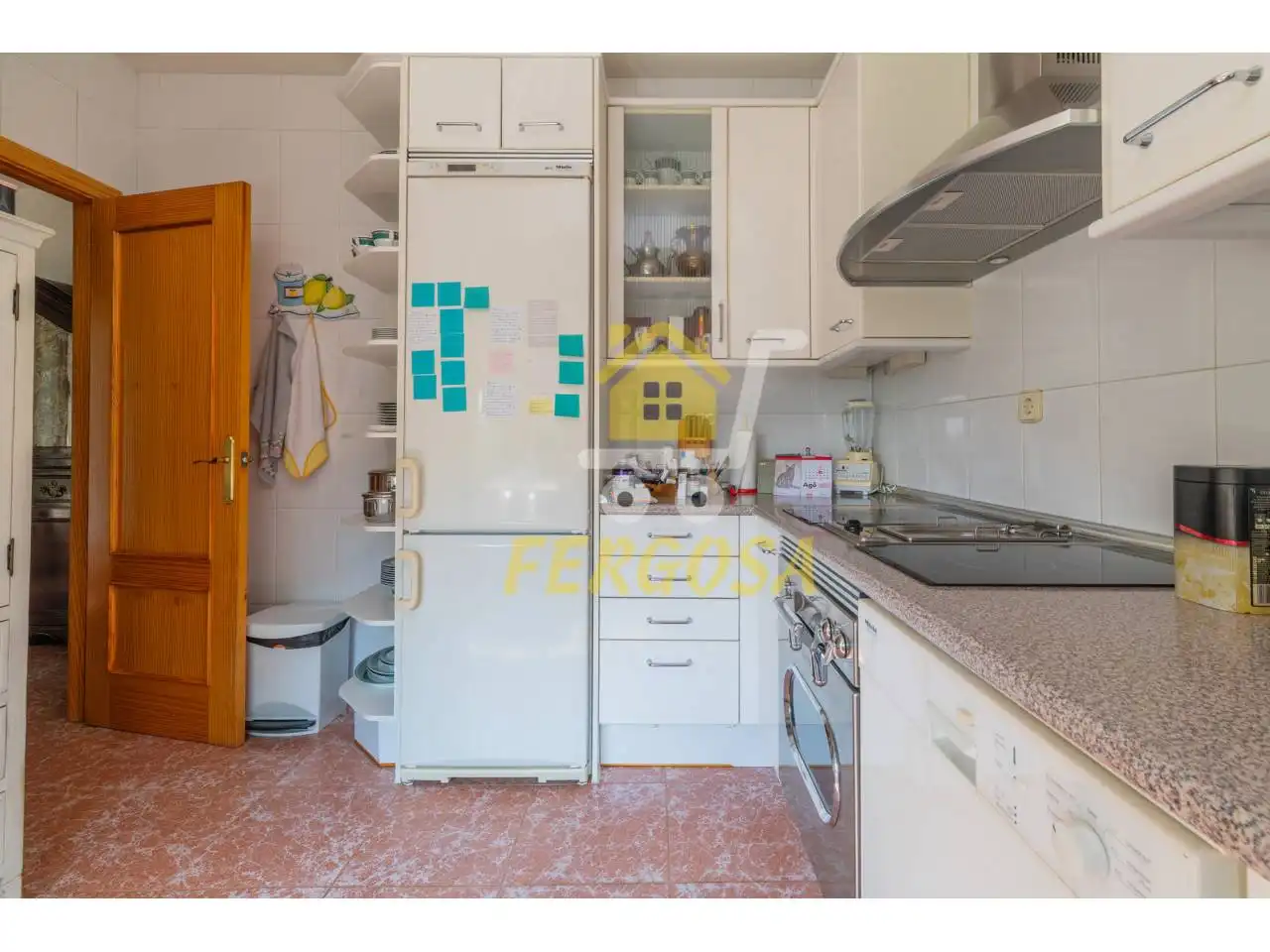 Cuina de Casa o xalet en venda en Cobisa amb Calefacció, Jardí privat i Terrassa