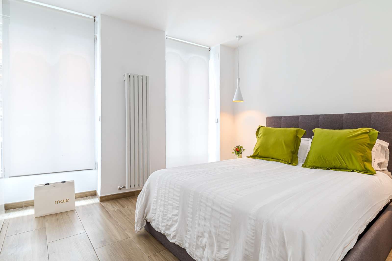 Bedroom of Study to share in  Madrid Capital  with Air Conditioner, Heating and Terrace