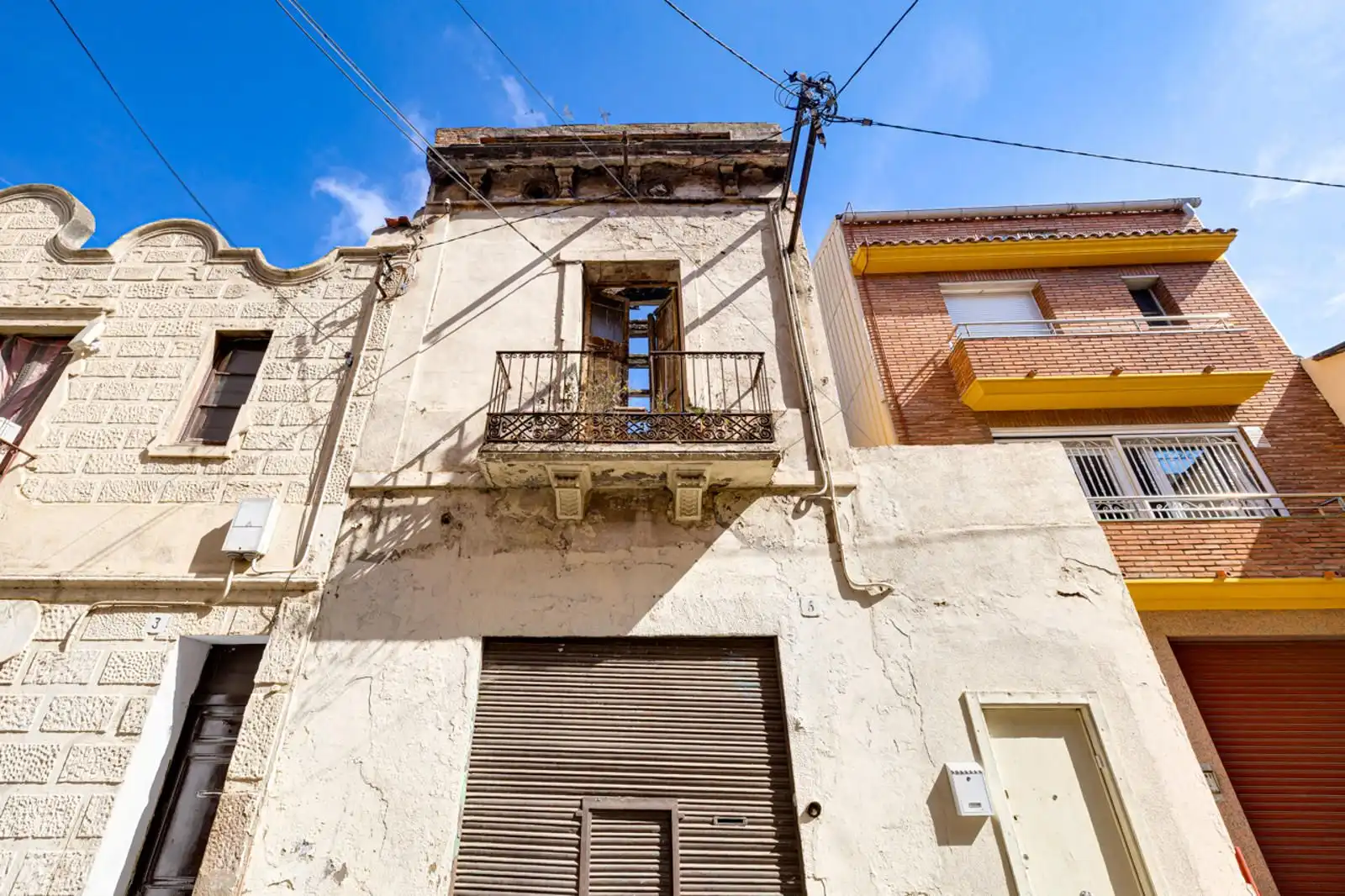 Vista exterior de Edificio en venta en Santa Coloma de Gramenet