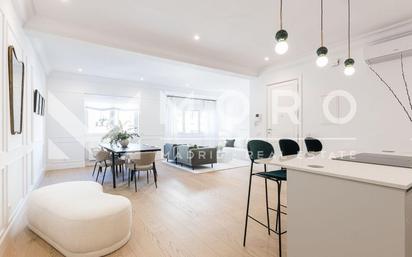 Sala d'estar de Pis en venda en  Madrid Capital amb Aire condicionat i Calefacció