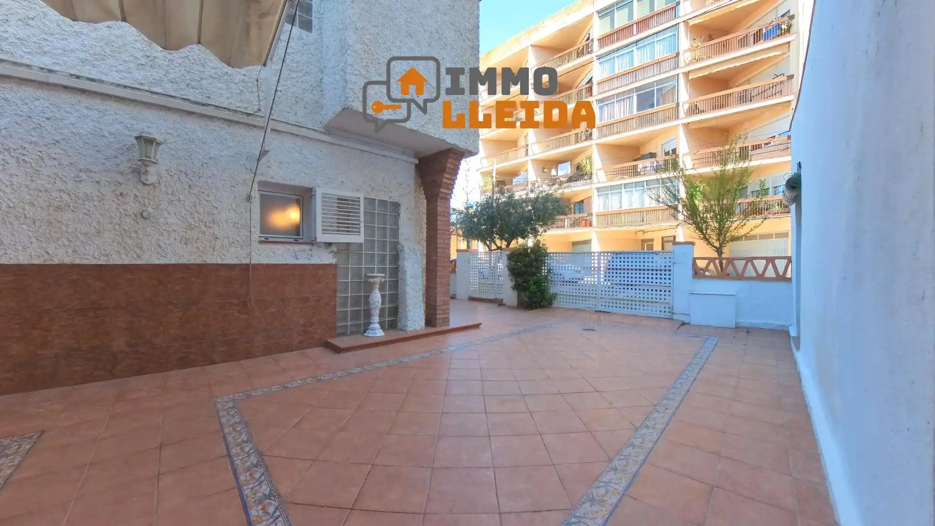 Vista exterior de Casa adosada en venta en Balaguer con Calefacción y Terraza