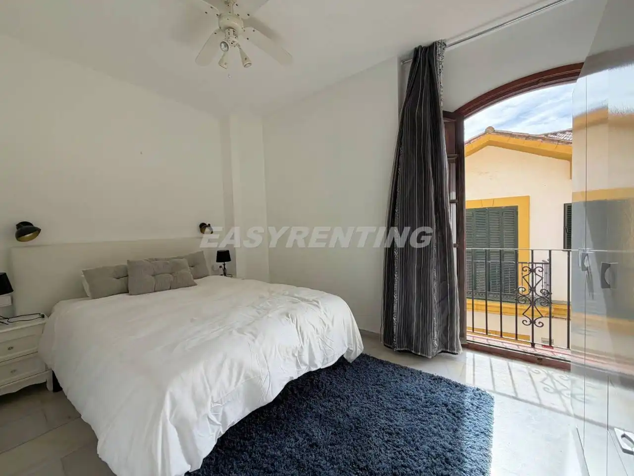 Dormitori de Apartament en venda en La Línea de la Concepción amb Terrassa, Traster i Moblat