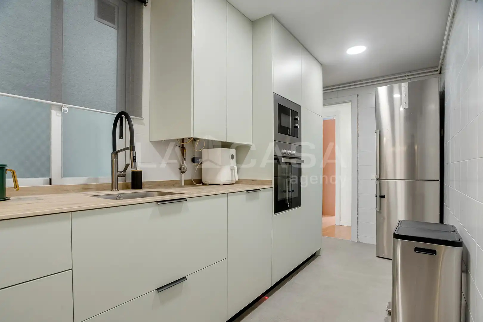 Cocina de Piso en venta en Barcelona con Calefacción, Trastero y Balcón