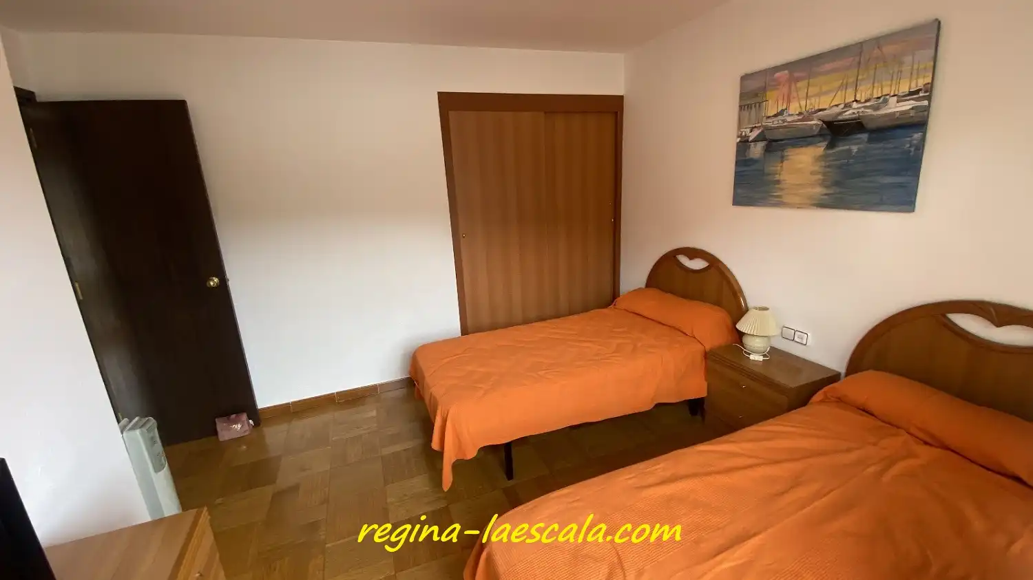 Schlafzimmer von Dachboden zum Verkauf in L'Escala mit Terrasse, Möbliert und Mikrowelle
