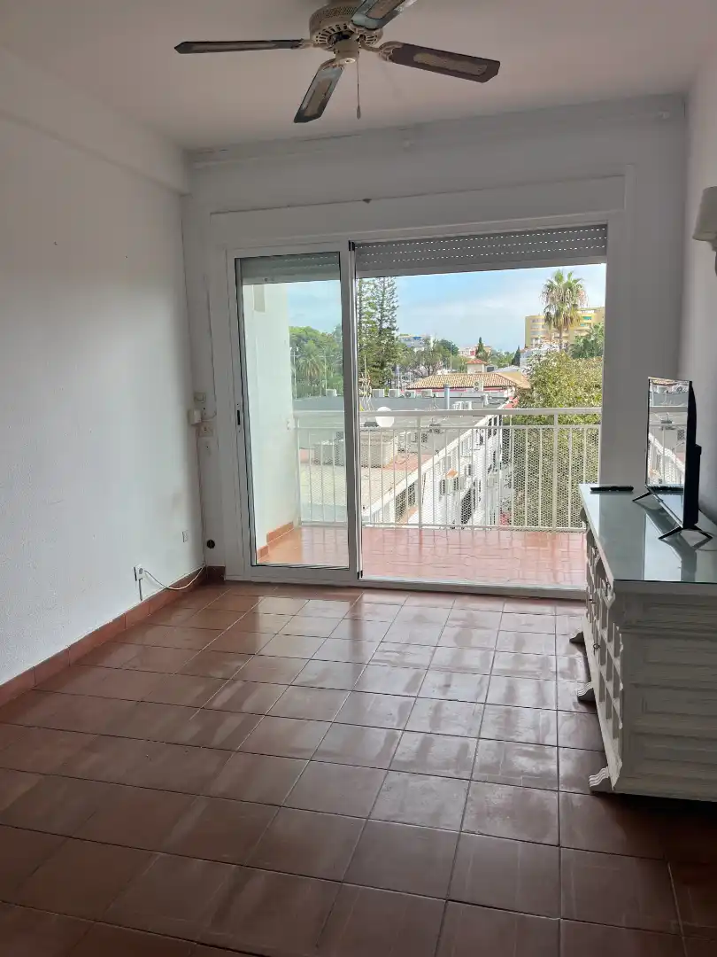 Appartamento con piscina in affitto a Puerto Marina, imagen 4