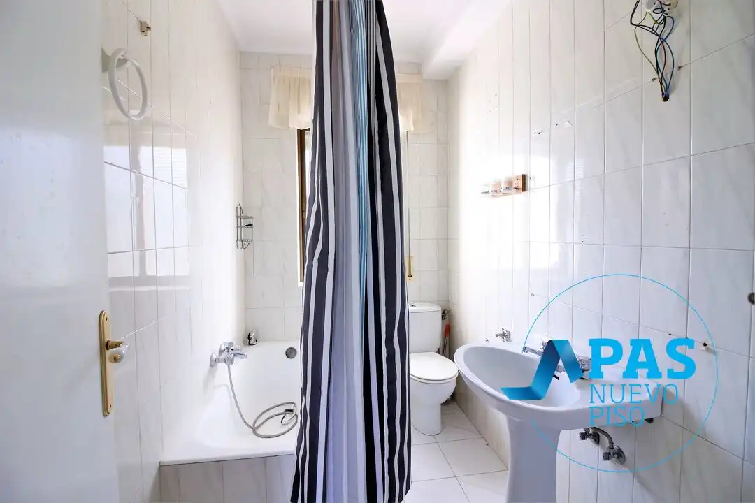 Bathroom of Houses for sale in Noja  with Heating, Private garden and Storage room