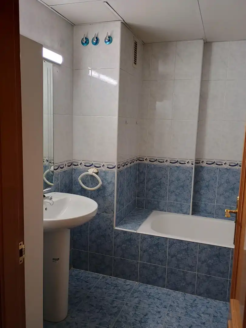 Baño de Piso de alquiler en Zaragoza con Balcón