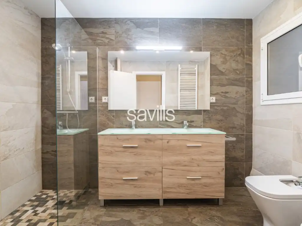 Baño de Apartamento en venta en Barcelona con Aire acondicionado, Horno y Balcón