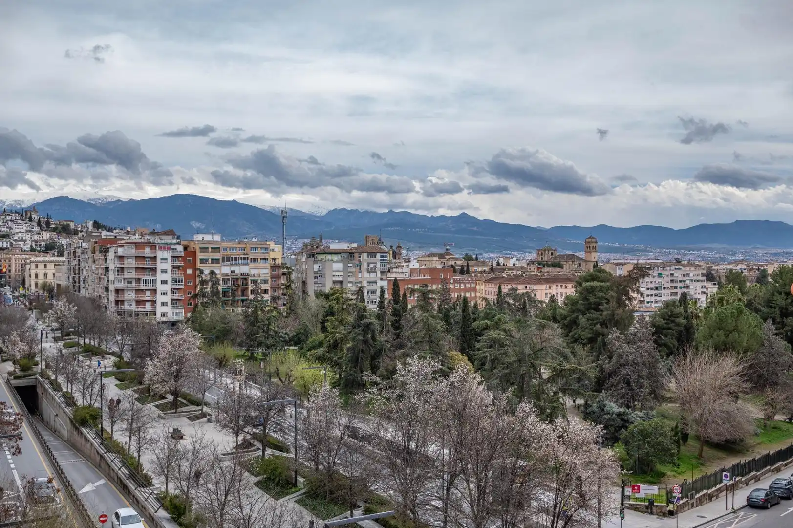 Vista exterior de Piso en venta en Granada con Terraza, Trastero y Balcón