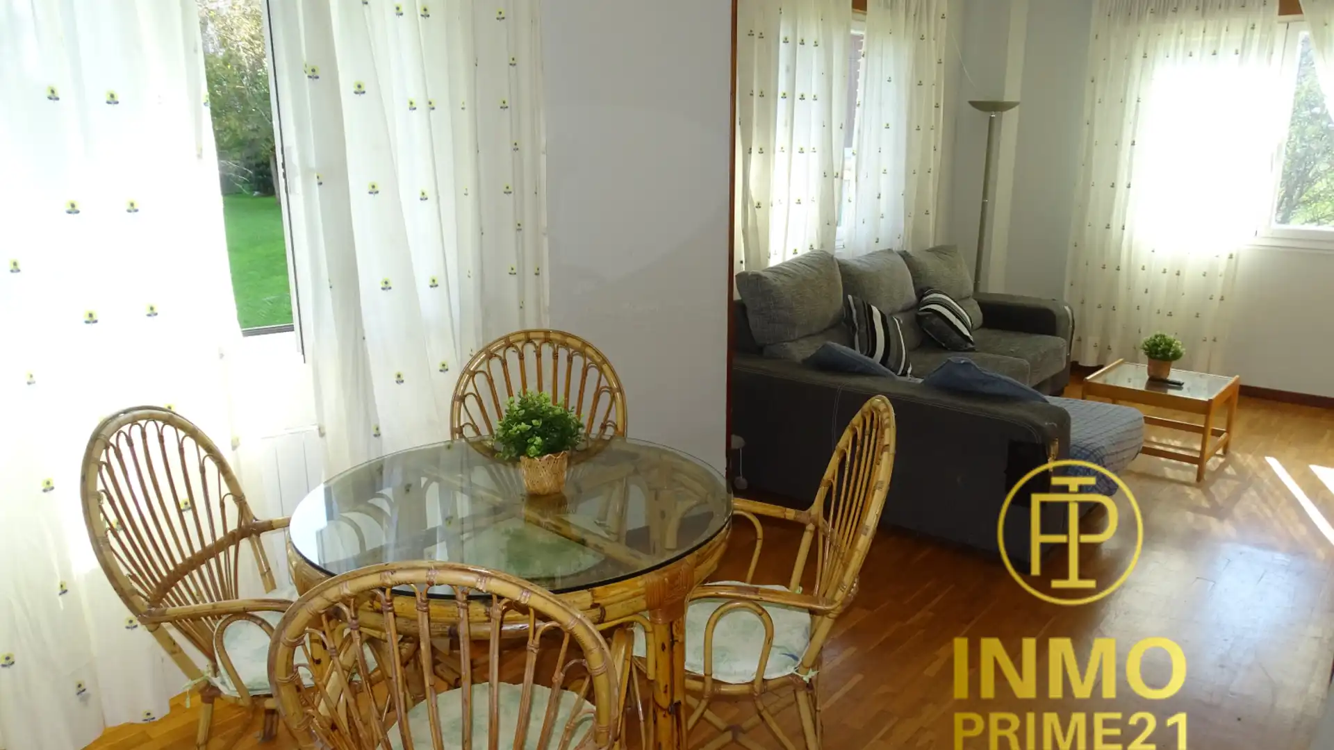 Living room of Flat for sale in Santander  with Heating, Private garden and Parquet flooring