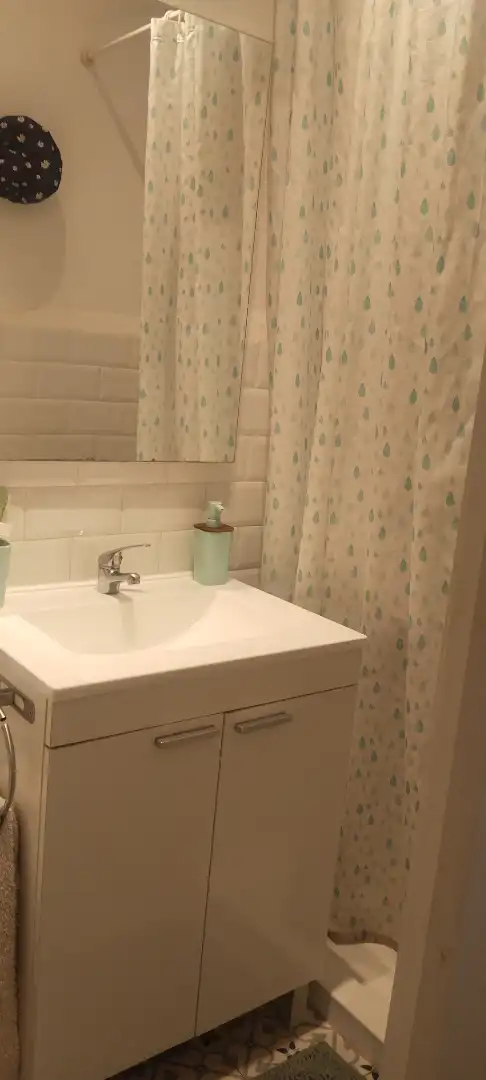 Badezimmer von Erdgeschoss zur Miete in Ribadesella mit Möbliert, Ofen und Waschmaschine