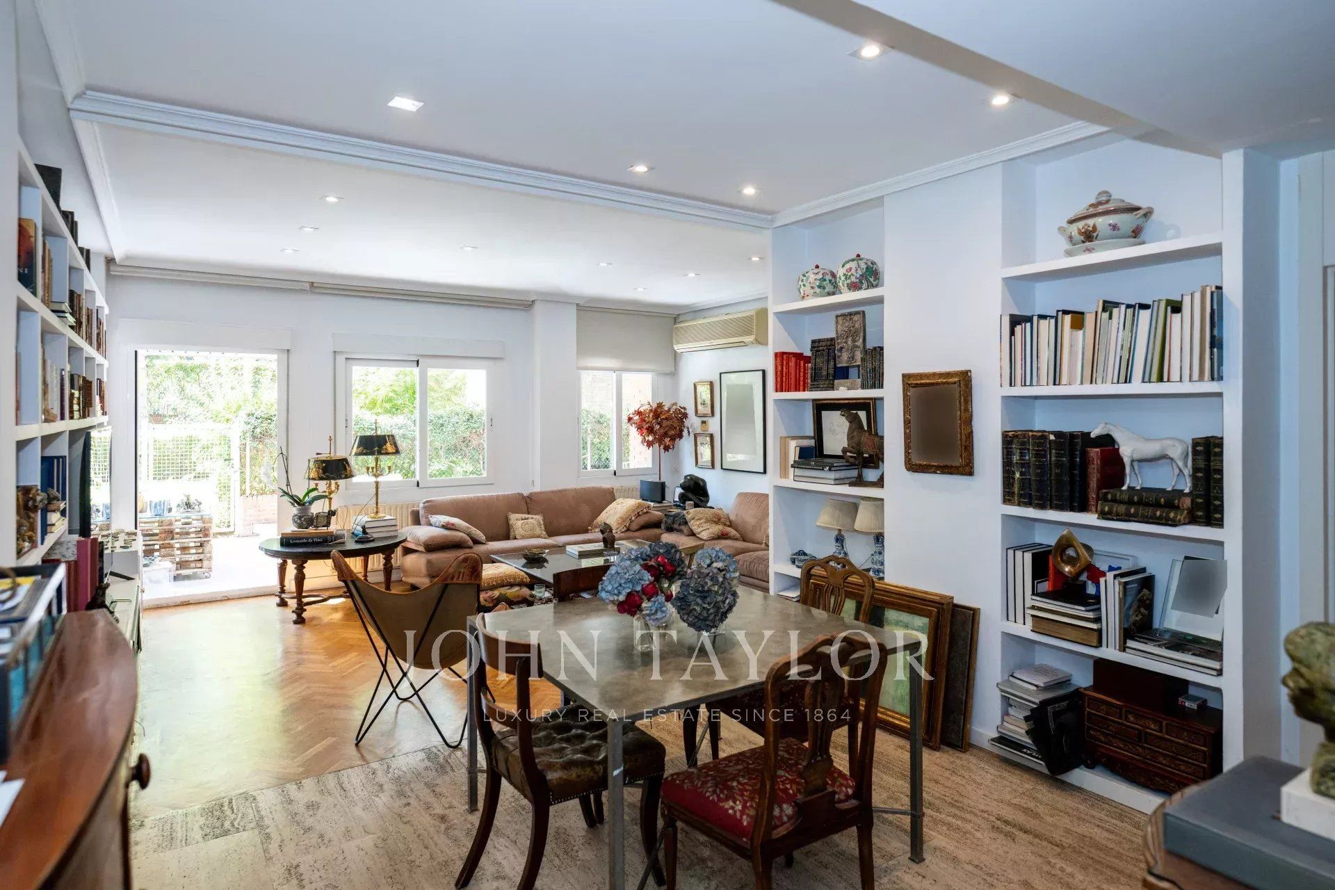 Living room of Flat for sale in Pozuelo de Alarcón  with Air Conditioner, Heating and Private garden