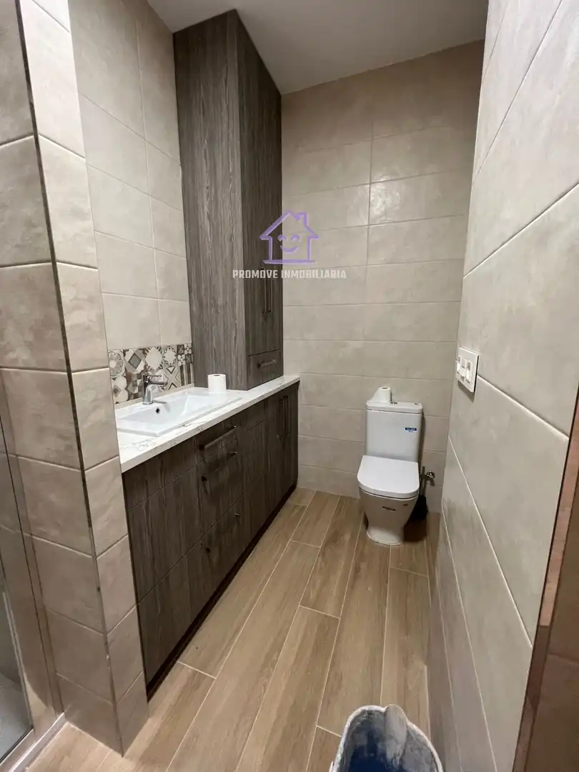 Baño de Nave industrial de alquiler en Arteixo