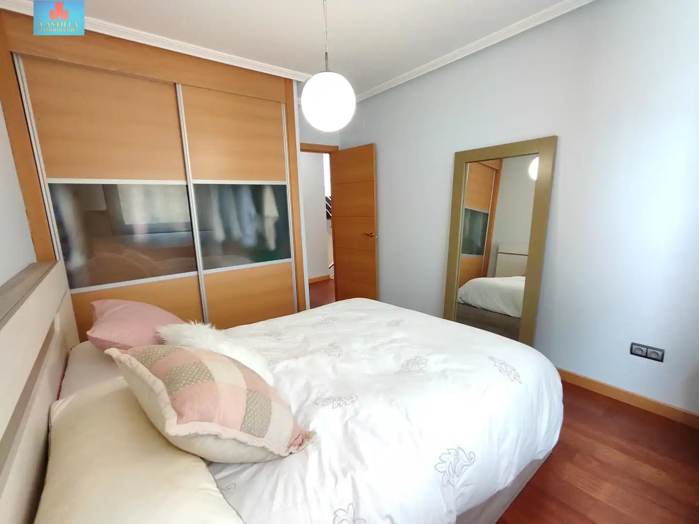 Habitación de Casa adosada en venta en Ávila con Calefacción, Jardín privado y Terraza
