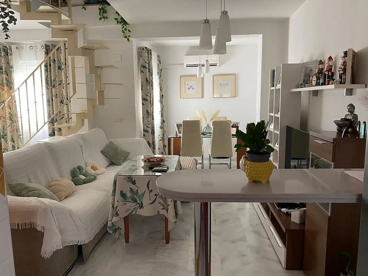 Sala de estar de Dúplex de alquiler en La Algaba con Terraza y Amueblado