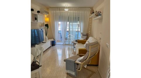 Oportunidad Única! Apartamento Recientemente Reformado en Primera Línea de Playa