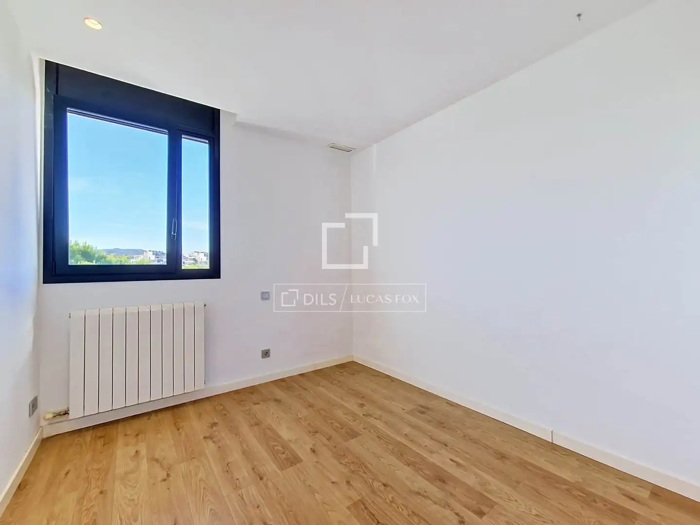 Schlafzimmer von Haus oder Chalet zum Verkauf in Vilanova i la Geltrú mit Klimaanlage, Heizung und Privatgarten