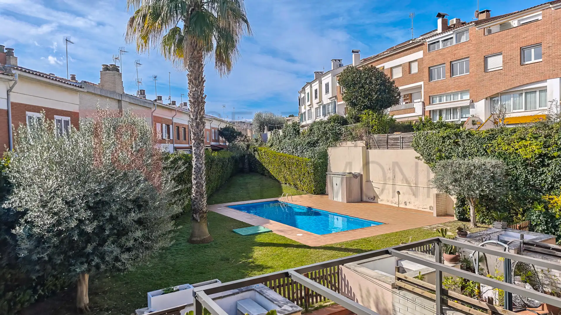 Garten von Einfamilien-Reihenhaus zum Verkauf in El Masnou mit Klimaanlage, Heizung und Terrasse