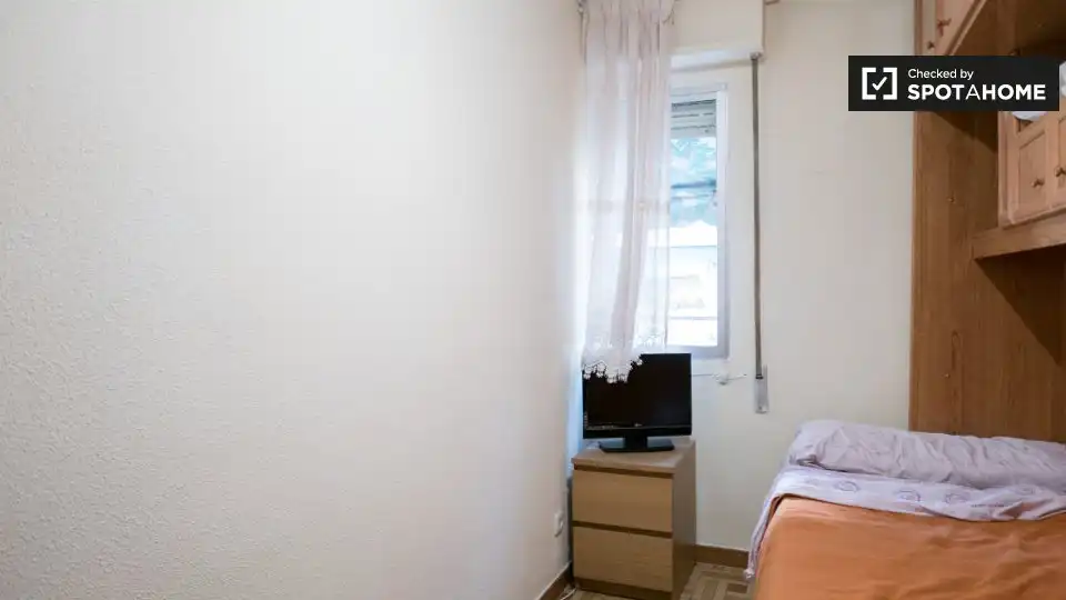 Room in Palomeras Sureste