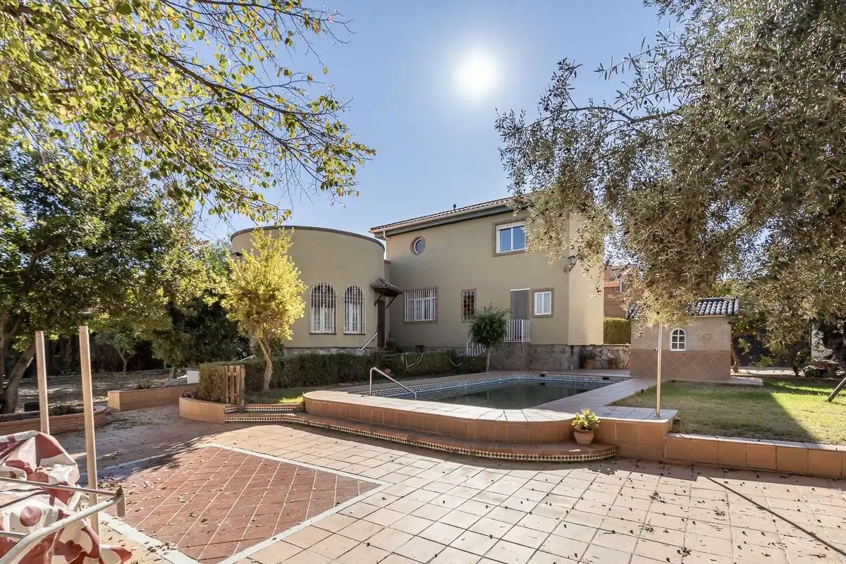 Vista exterior de Casa o xalet en venda en Las Gabias amb Calefacció, Jardí privat i Terrassa