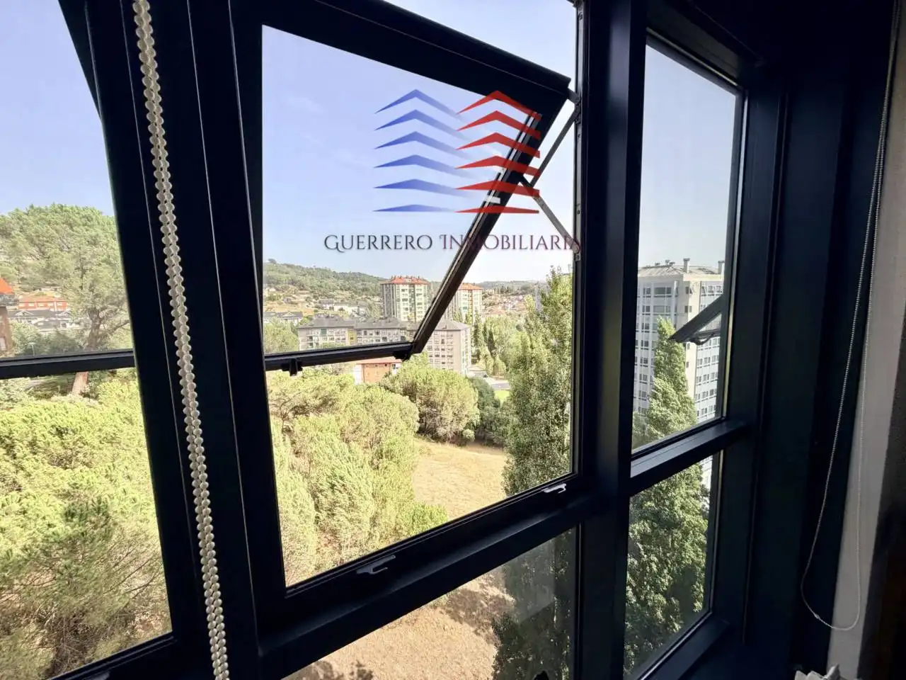 Vista exterior de Apartament en venda en Ourense Capital  amb Calefacció, Parquet i Traster