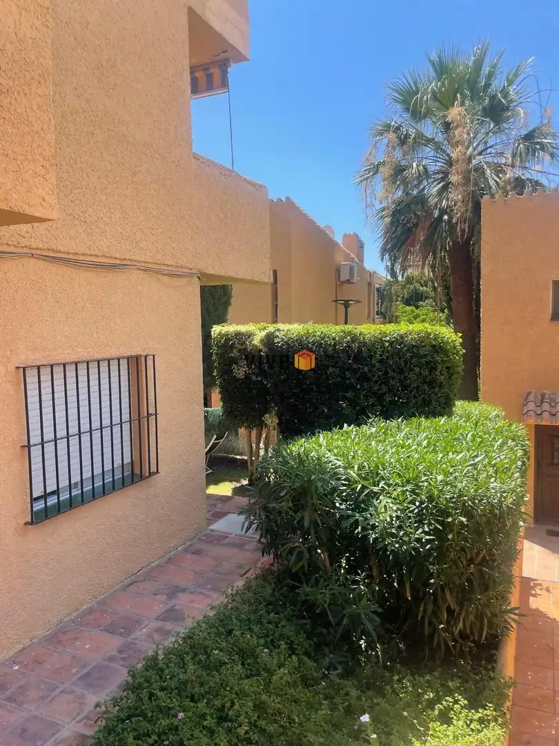 Vista exterior de Casa o chalet en venta en Estepona con Aire acondicionado, Jardín privado y Terraza