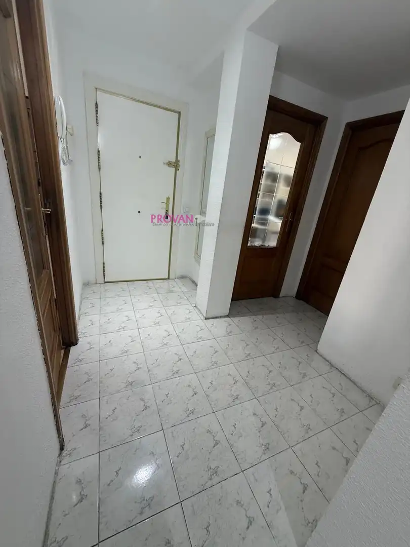 Wohnung zum Verkauf in Madrid mit Klimaanlage, Terrasse und Möbliert