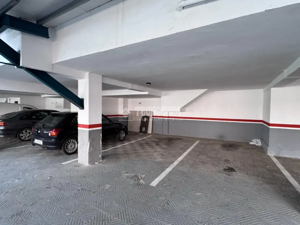 Parkplatz von Wohnung zum Verkauf in Valencia de Don Juan mit Heizung, Parkett und Terrasse