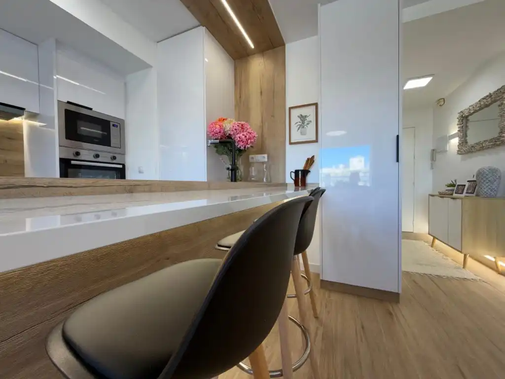 Cuina de Apartament en venda en Torrevieja amb Aire condicionat, Jardí privat i Piscina