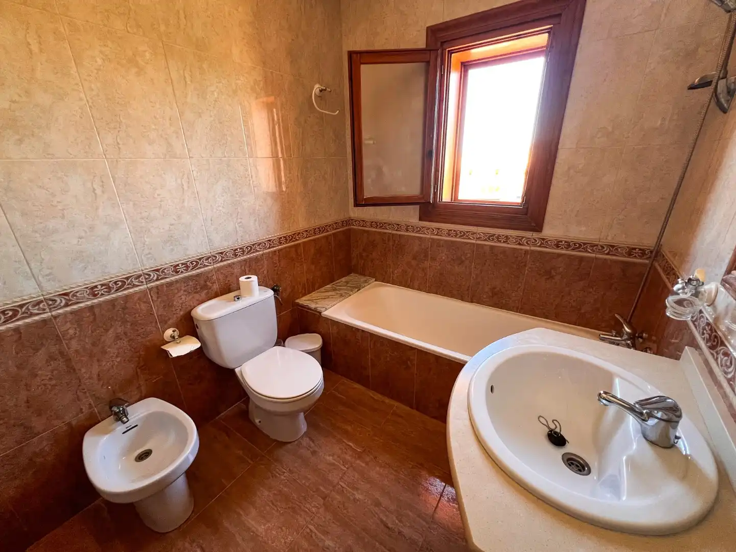 Baño de Casa adosada en venta en Torrevieja con Aire acondicionado, Calefacción y Jardín privado