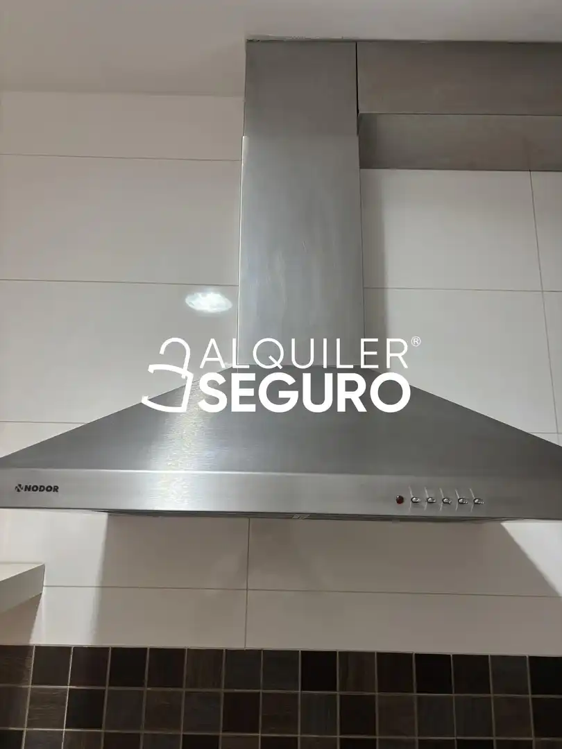 Appartamento con ascensore in affitto a de la Salud, imagen 25