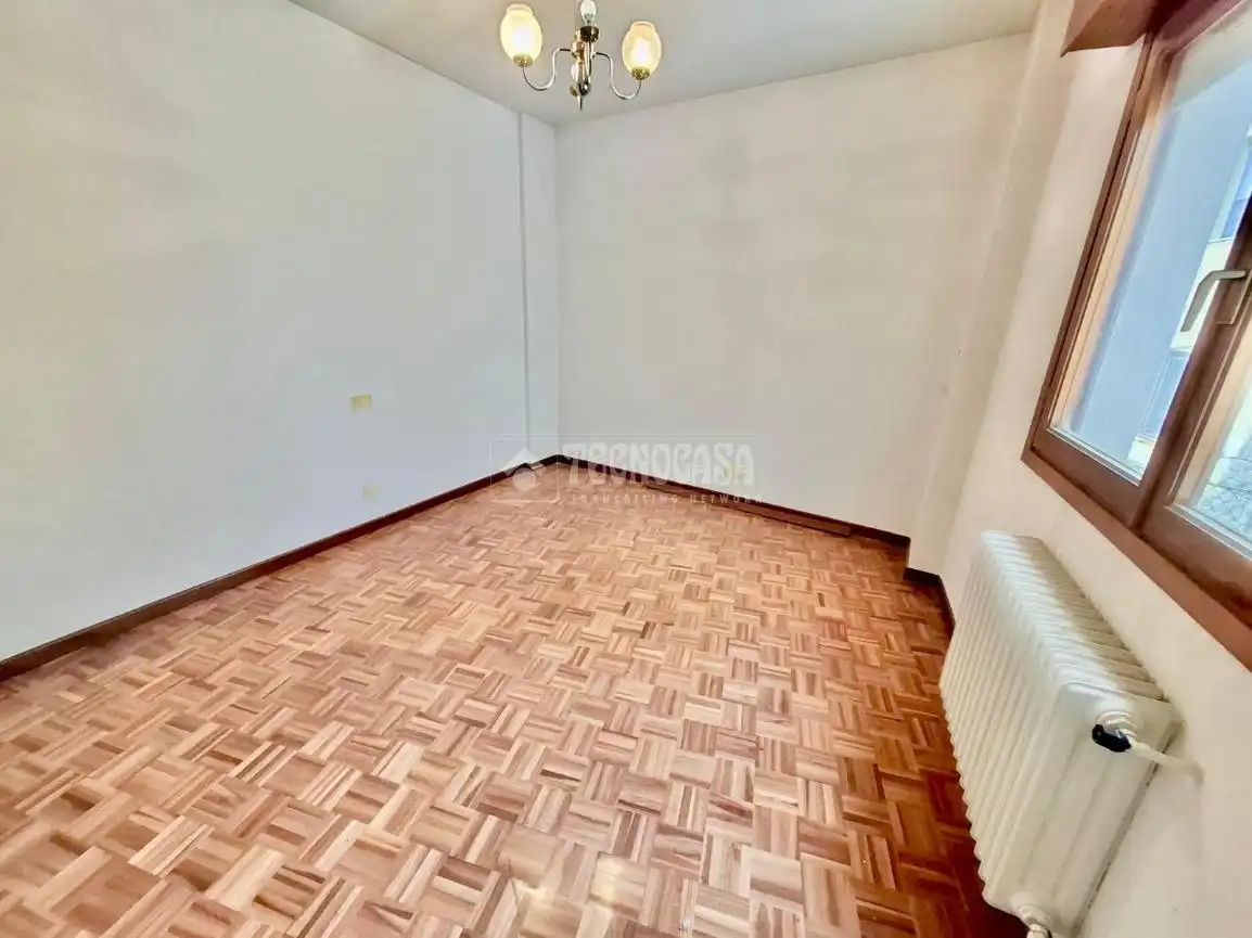 Habitación de Piso en venta en Ávila con Calefacción