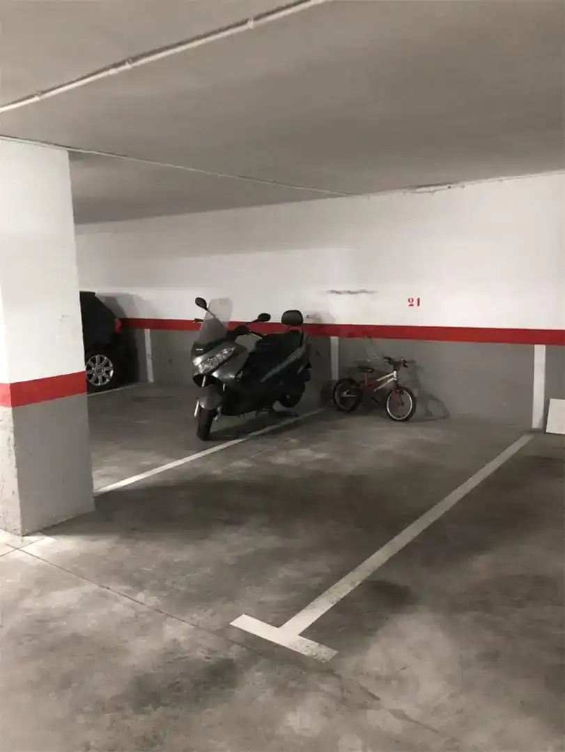 Parking of Garage for rent in Valencia