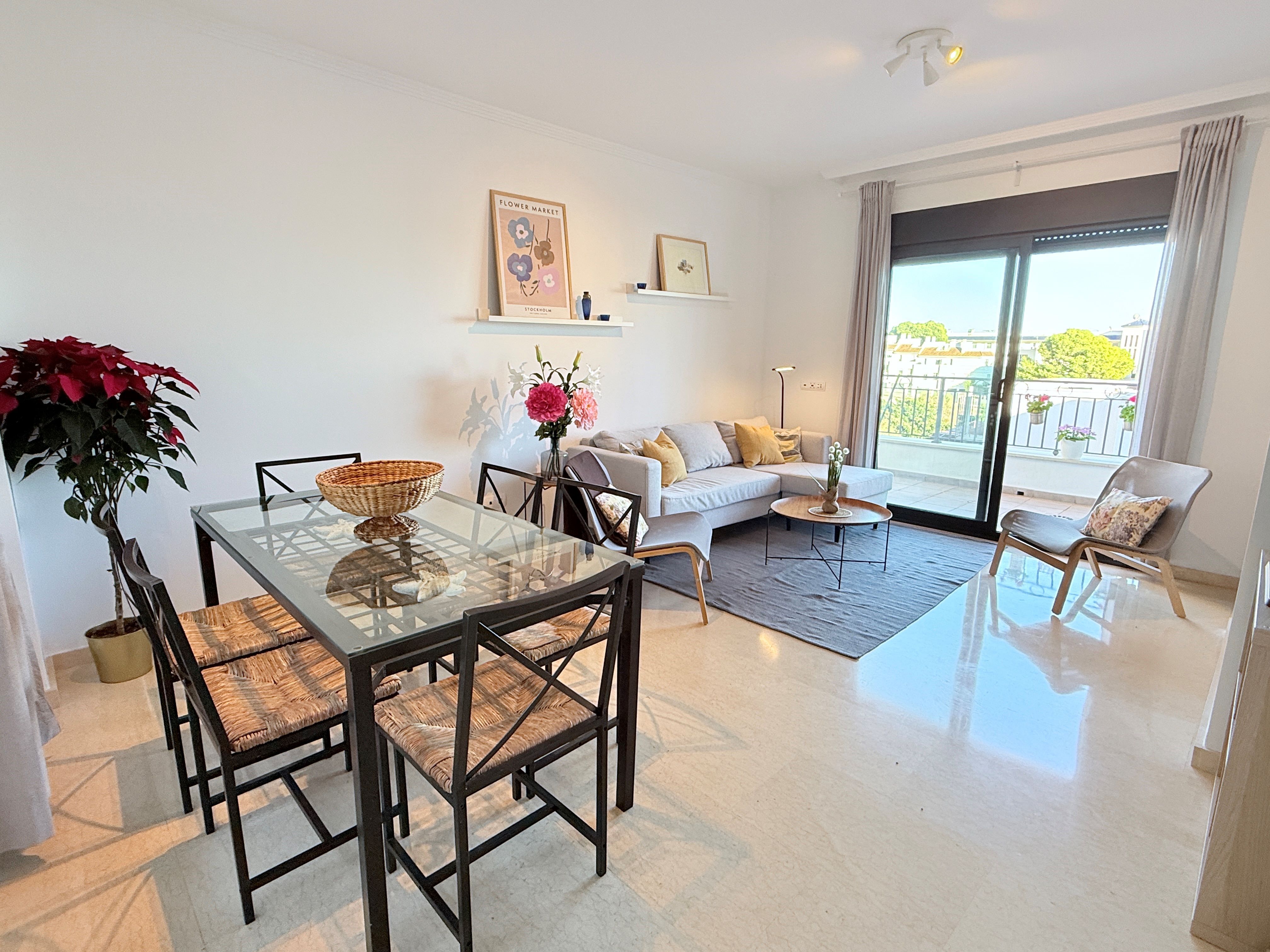 Living room of Single-family semi-detached for sale in Fuengirola  with Private garden, Terrace and Community pool
