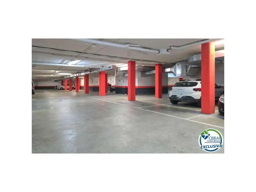 Parking of Duplexes for sale in Figueres  with Air Conditioner and Furnished