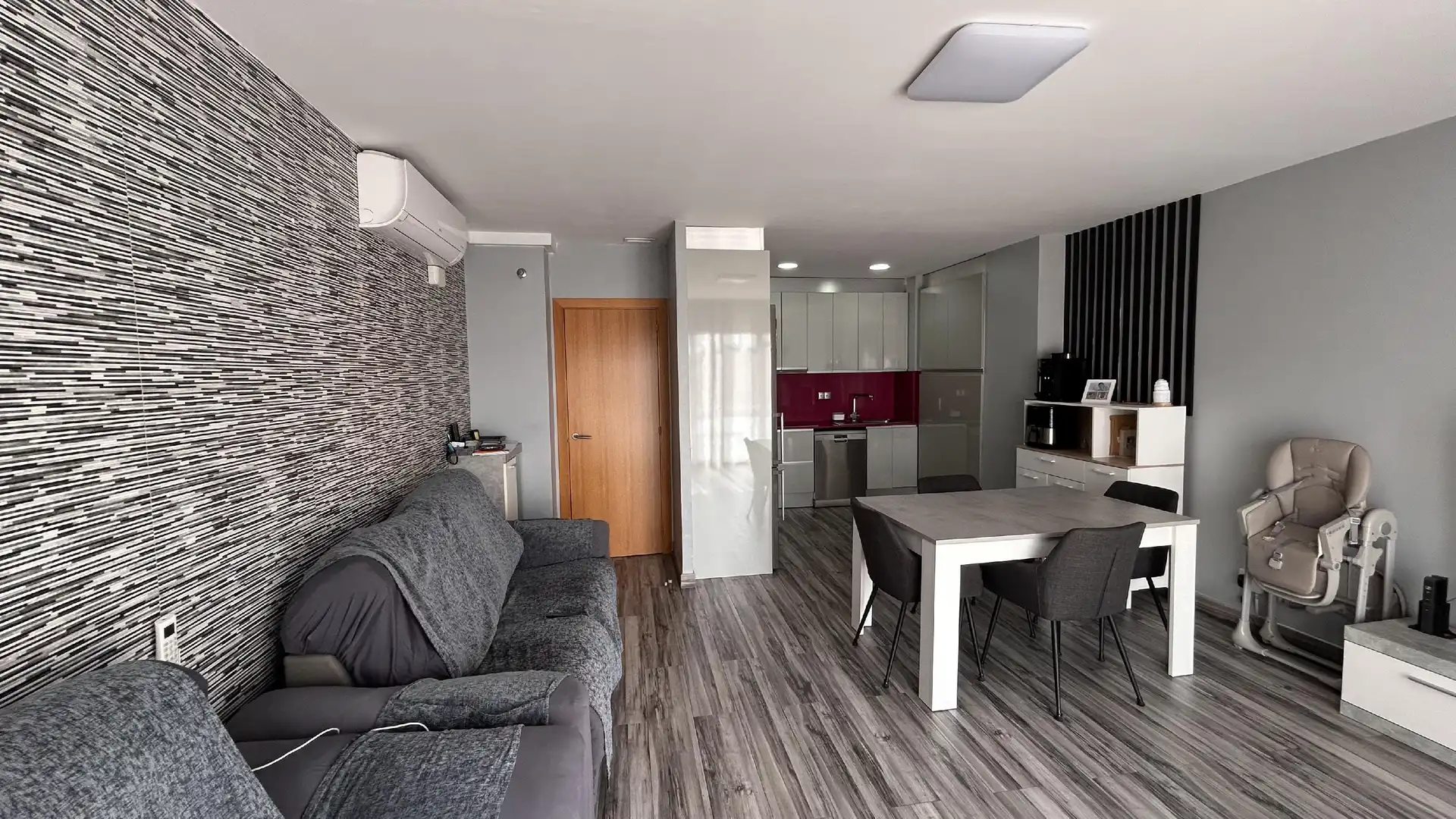 Living room of Flat for sale in Sant Andreu de la Barca  with Air Conditioner, Heating and Storage room