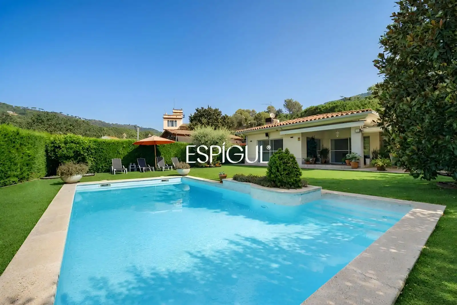 Casa amb piscina en venda a Passeig de la Riera