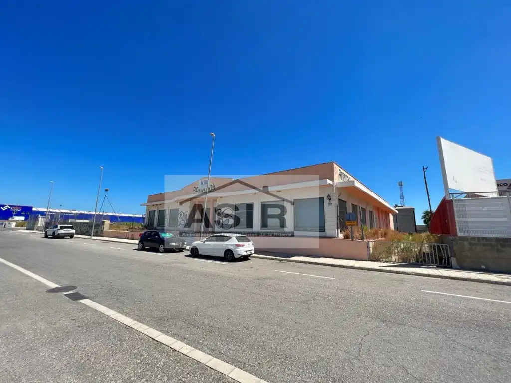 Industrial buildings for rent in Favara