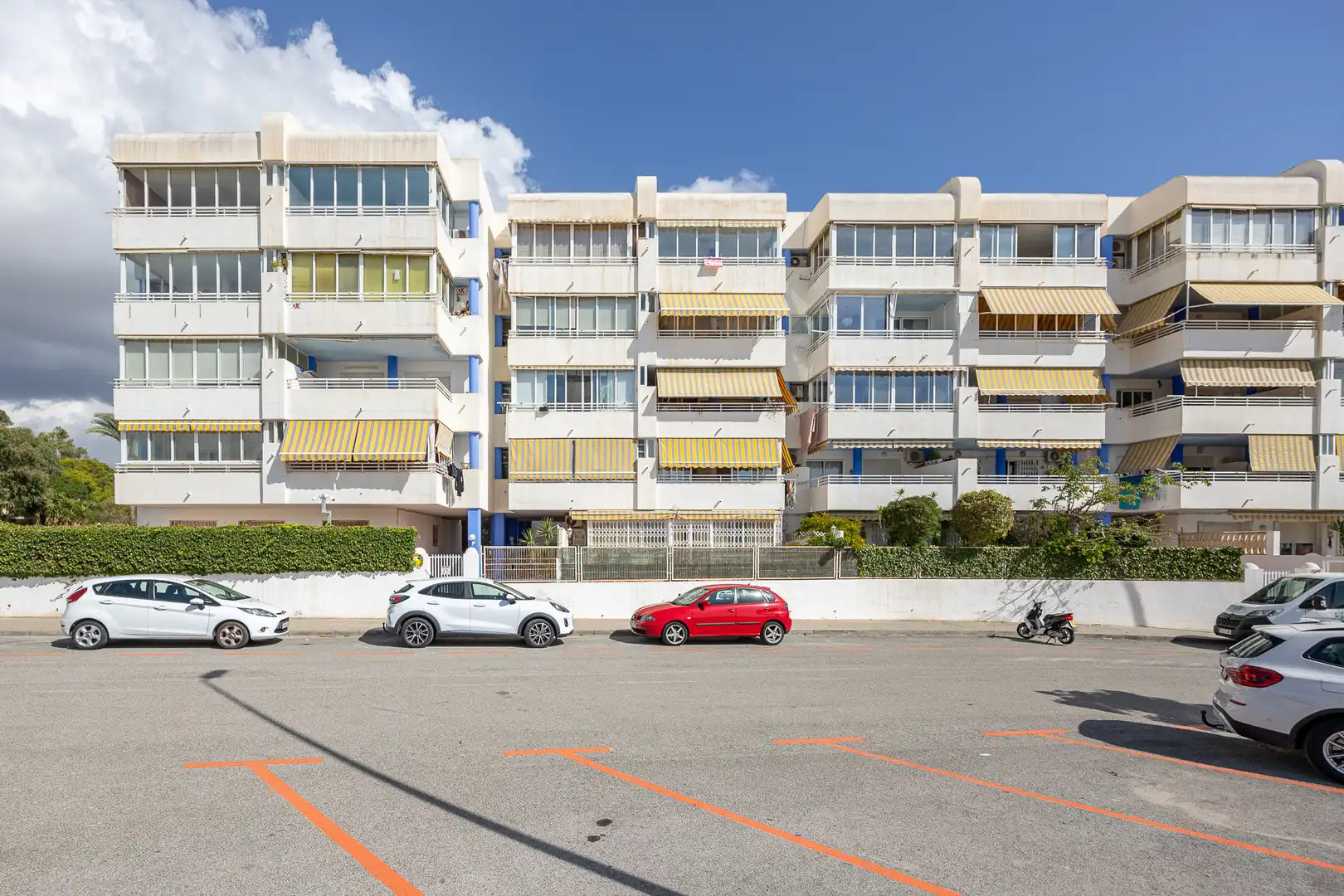 Vista exterior de Apartamento en venta en Villajoyosa / La Vila Joiosa con Piscina, Amueblado y Piscina comunitaria