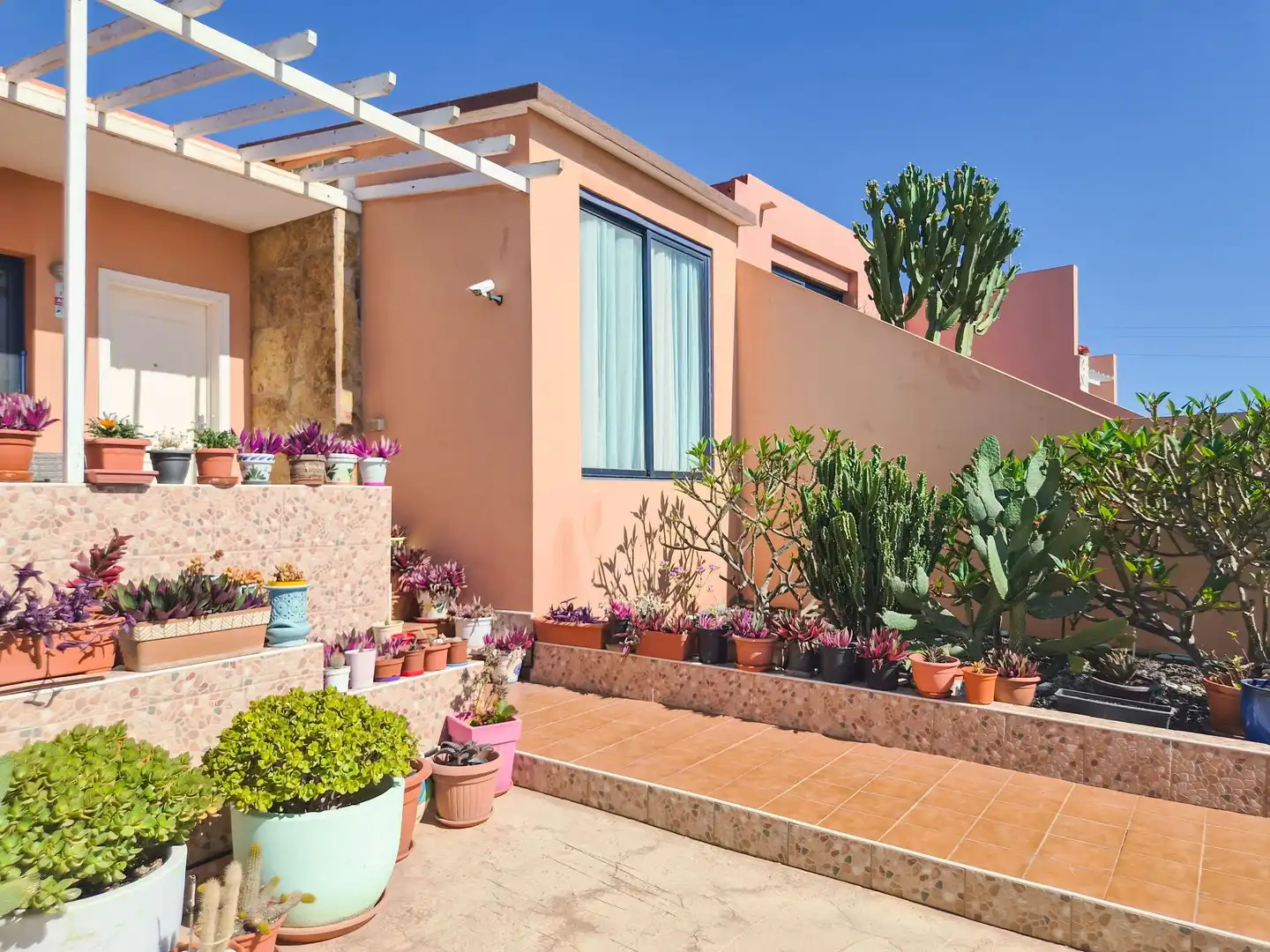 Terrasse von Einfamilien-Reihenhaus zum Verkauf in Antigua