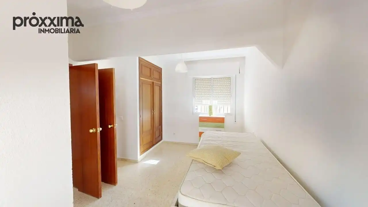 Bedroom of Flat for sale in Sevilla  with Air Conditioner, Terrace and Community pool