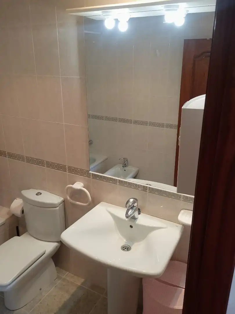 Bany de Pis de lloguer en Oviedo  amb Calefacció, Jardí privat i Parquet