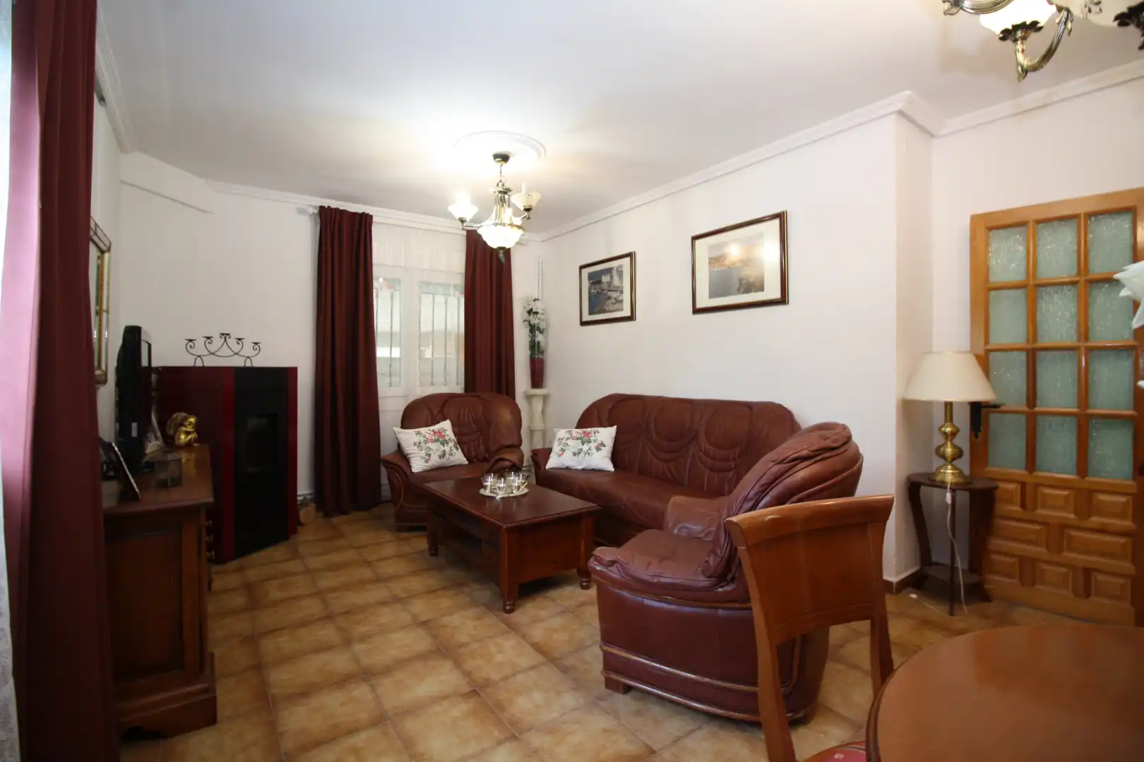 Sala d'estar de Casa o xalet en venda en Laguna de Duero amb Calefacció, Jardí privat i Terrassa