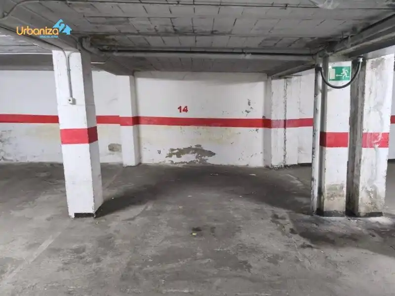 Parkplatz von Garage zum Verkauf in Badajoz
