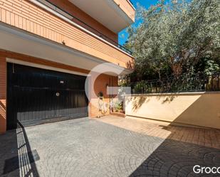 Exterior view of Single-family semi-detached for sale in Terrassa  with Air Conditioner, Terrace and Swimming Pool