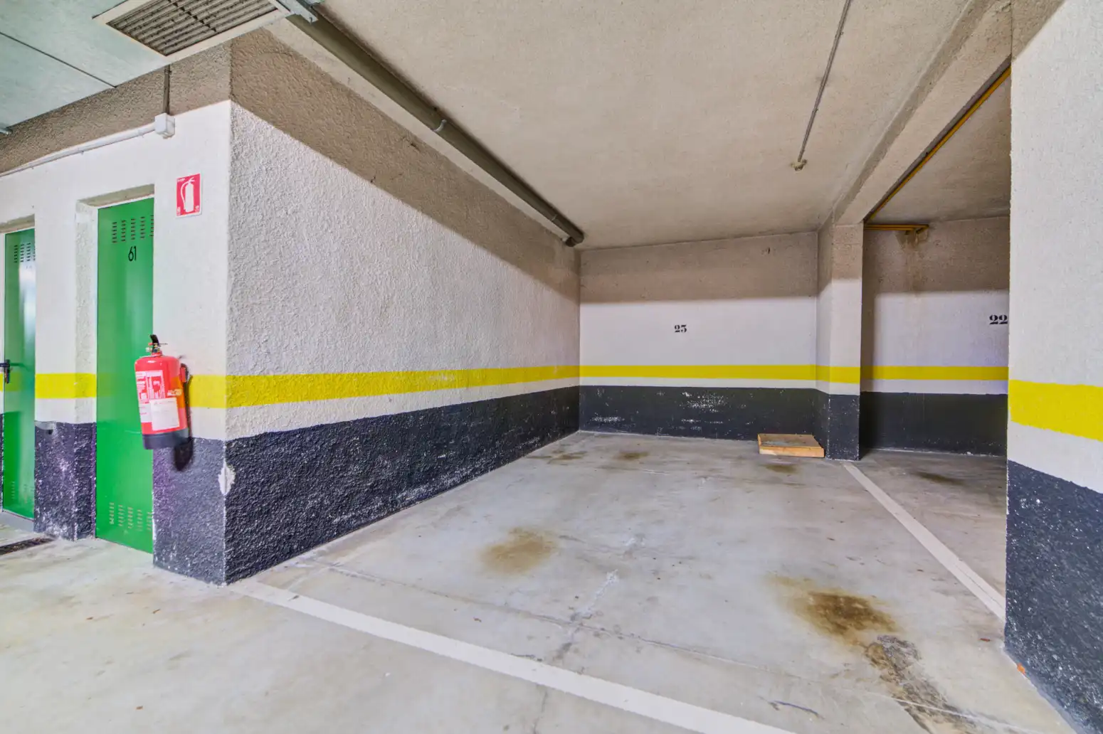 Parking de Piso de alquiler en  Pamplona / Iruña con Calefacción, Parquet y Trastero