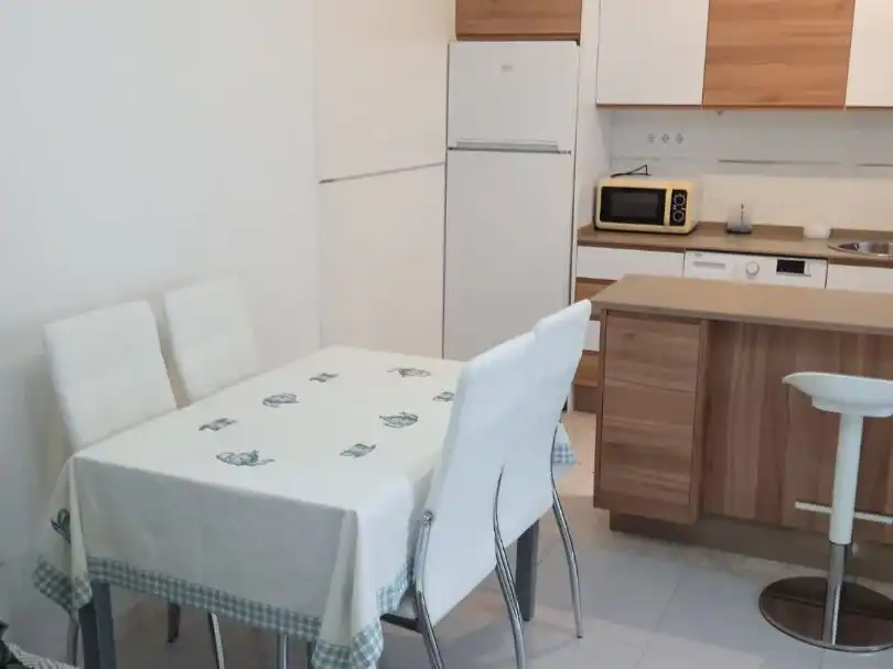 Mini appartamento con piscina in affitto a Calle Calzada de San Vicente 2, imagen 2