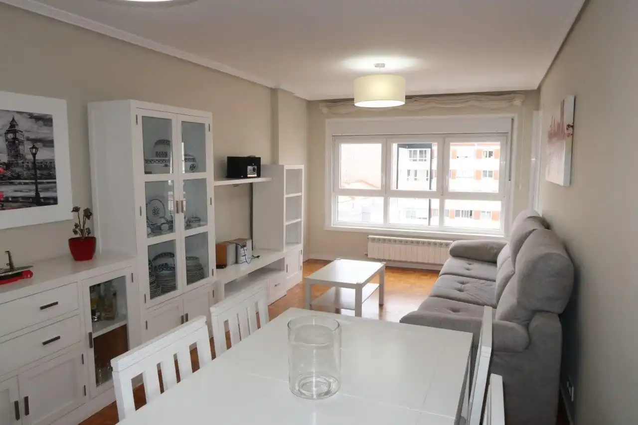 Sala d'estar de Pis en venda en A Coruña Capital  amb Aire condicionat, Calefacció i Parquet