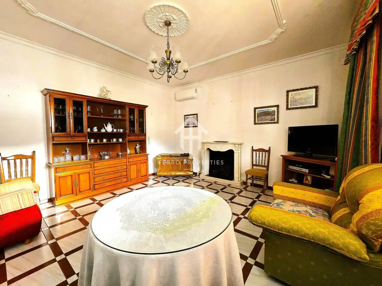 Sala d'estar de Casa o xalet en venda en Algarinejo amb Aire condicionat i Terrassa